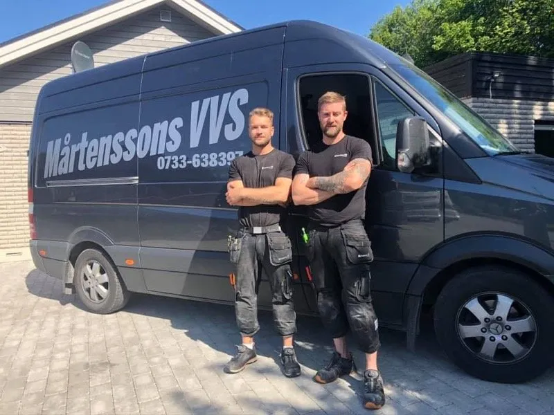 Mårtenssons VVS team framför servicebilen