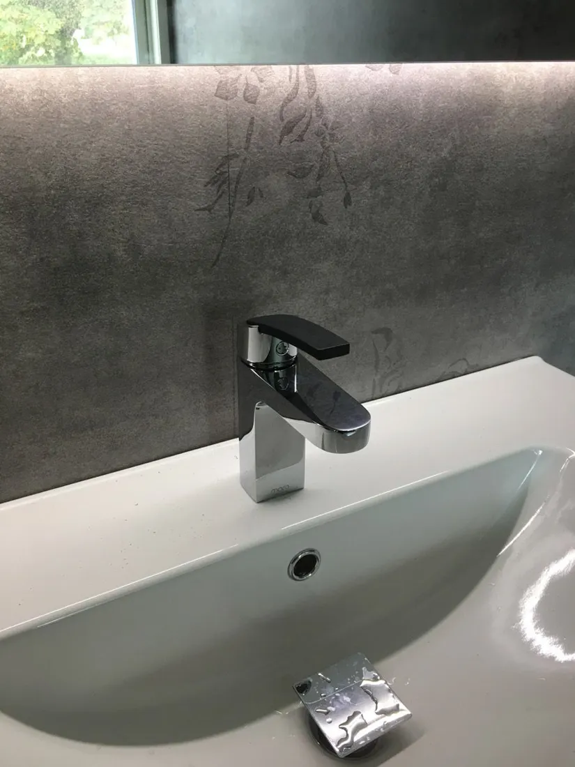 Ny blandare på tvättställ